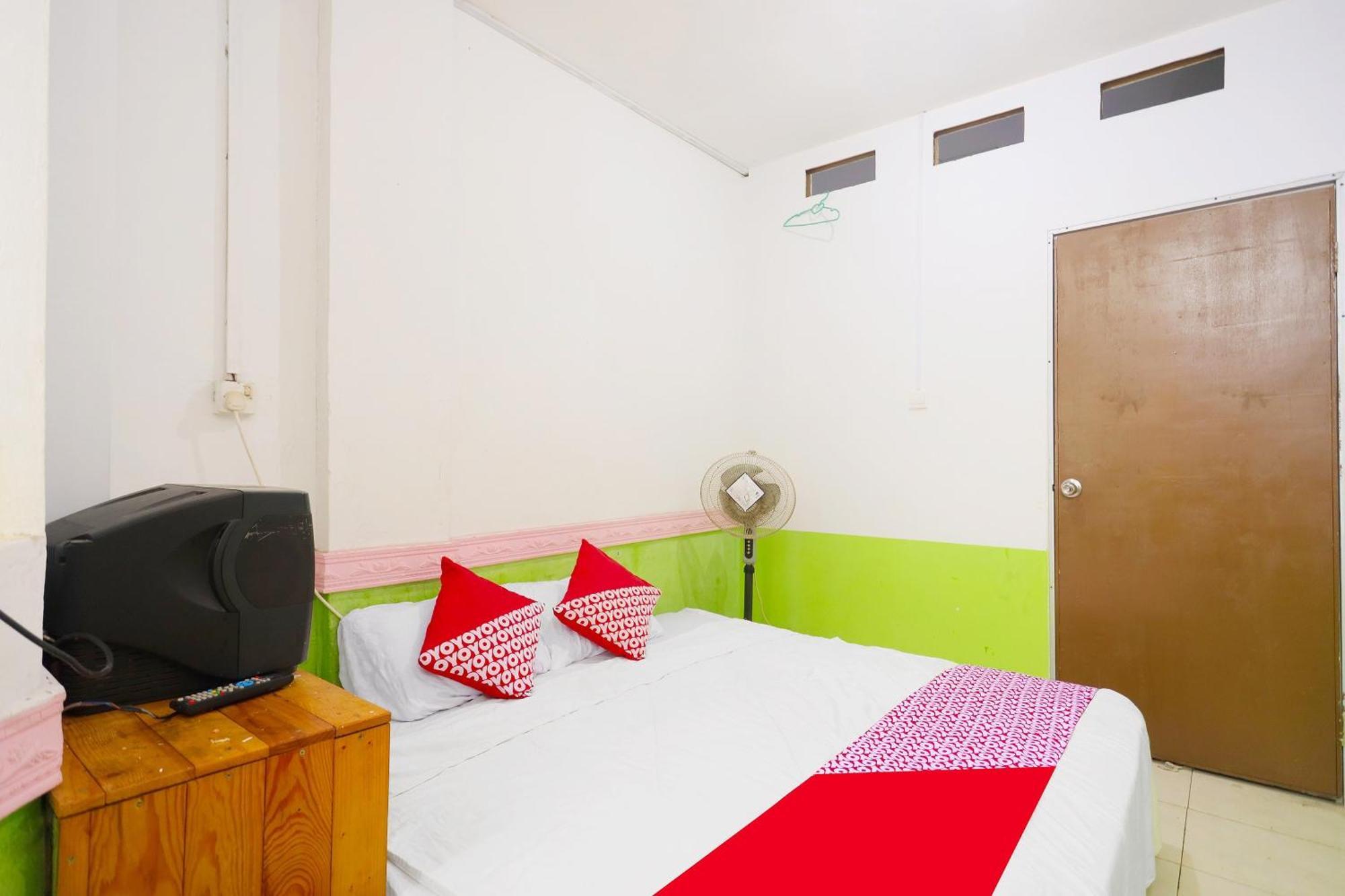 Spot On 91343 Kartika Guest House Syariahnearpantai Stres Jodoh  Exterior foto